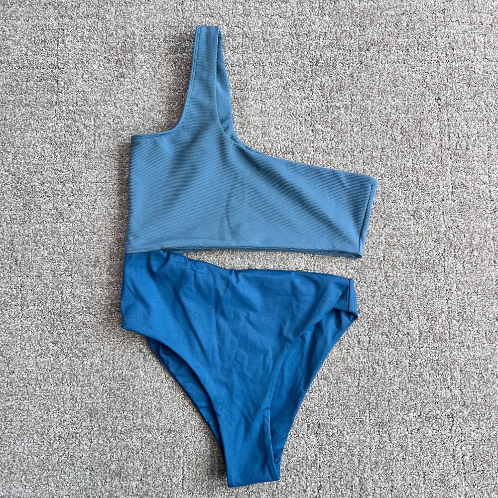 JUNE Swimsuit One Piece with cutout